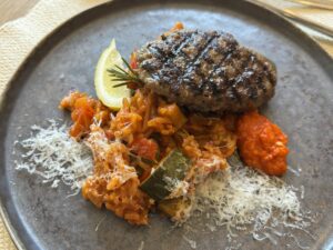 Pljeskavica & Djuveč-Reis Rezept