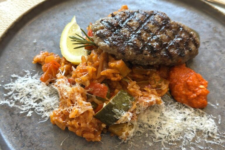 Pljeskavica & Djuveč-Reis