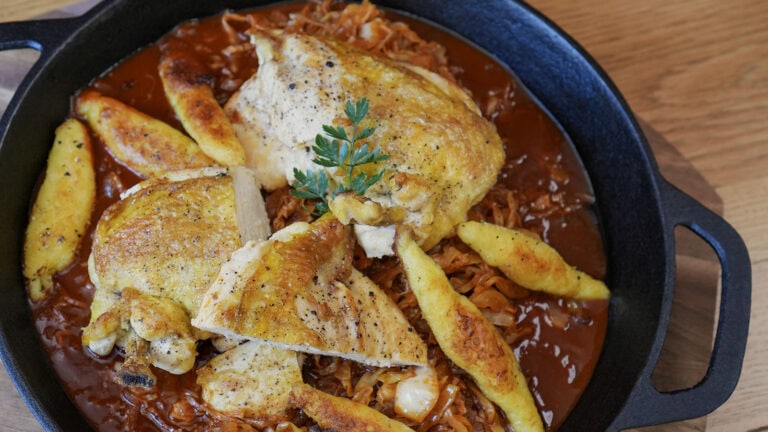 Paprikahendl, Paprikahuhn, Krauthendl – drei Namen, zwei Gerichte